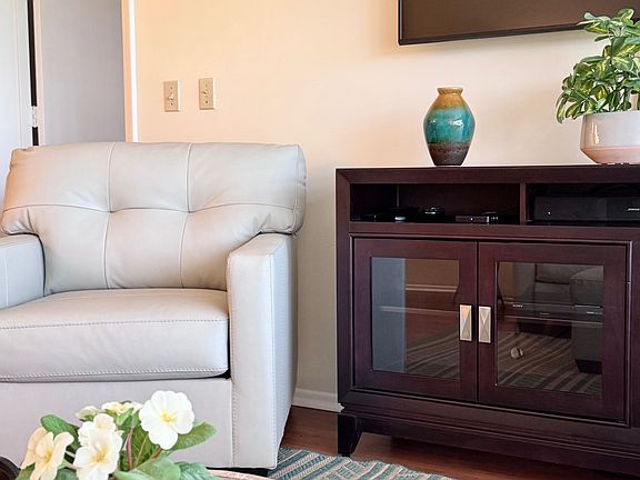 Cozy on up into this lovely 1st floor furnished 1bed/1bath condo!