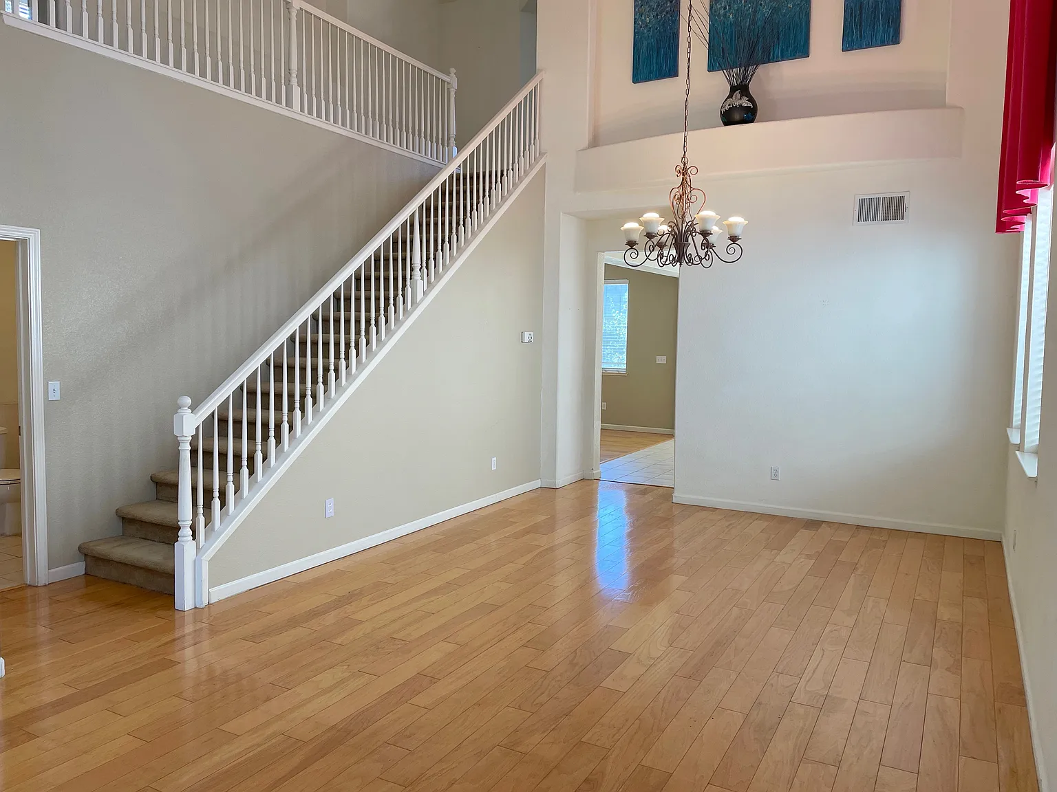 4 bed, 2486 sqft, $3,150 — Photo 3