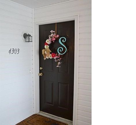 Welcome to 4303 Spring River! This fabulous 2 bdrm, 2 bath  condo in highly desirable The Villages of Springhurst is waiting for you!
