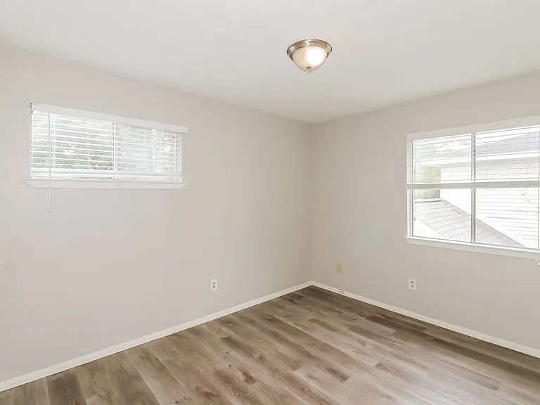 11923 Yeatmah Ln — Photo 15