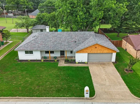 6304 Circleview Dr, Haltom City, TX 76180