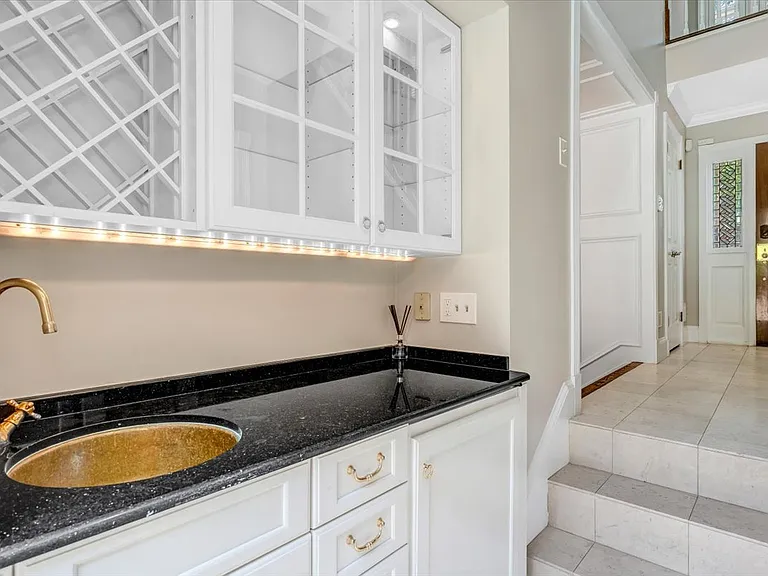303 S Union St — Photo 16