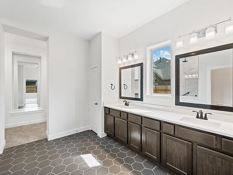 5702 Diamond Dust Dr — Photo 16