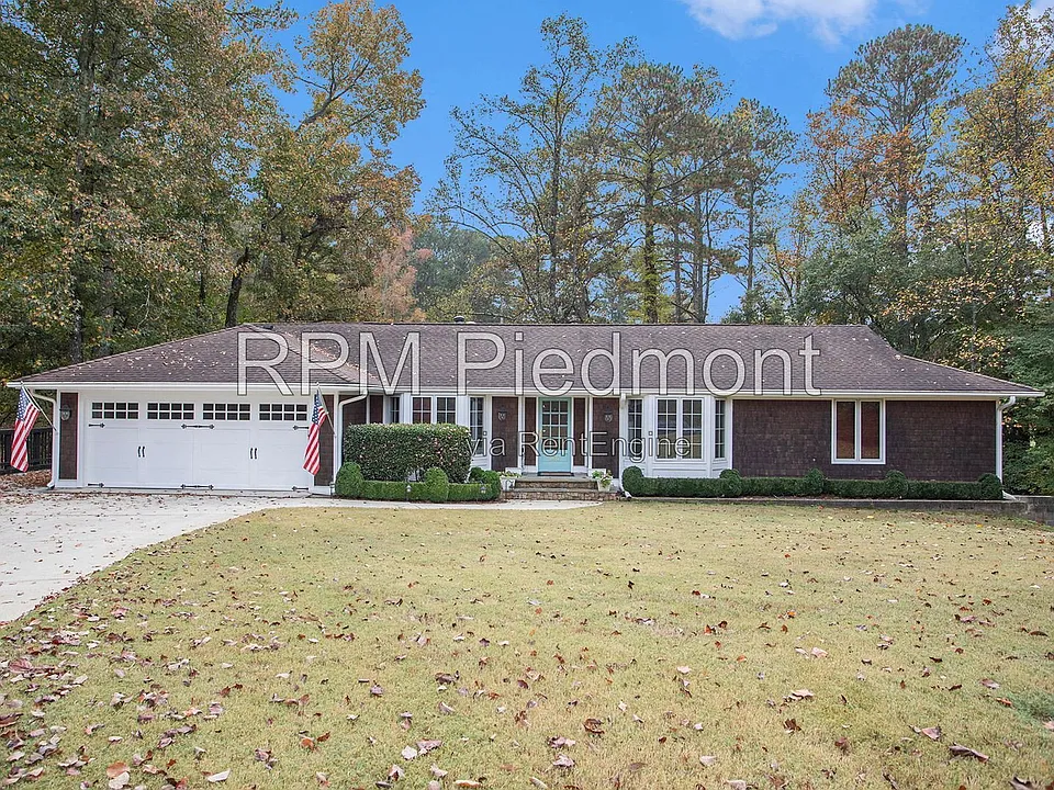 630 Pine Point Trce