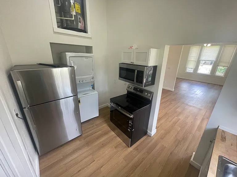 1815 E Houston St #1 — Photo 7