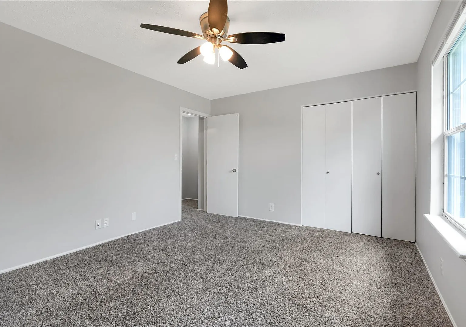 Two bedroom townhome, bath and half washer and dryer connections — Photo 4