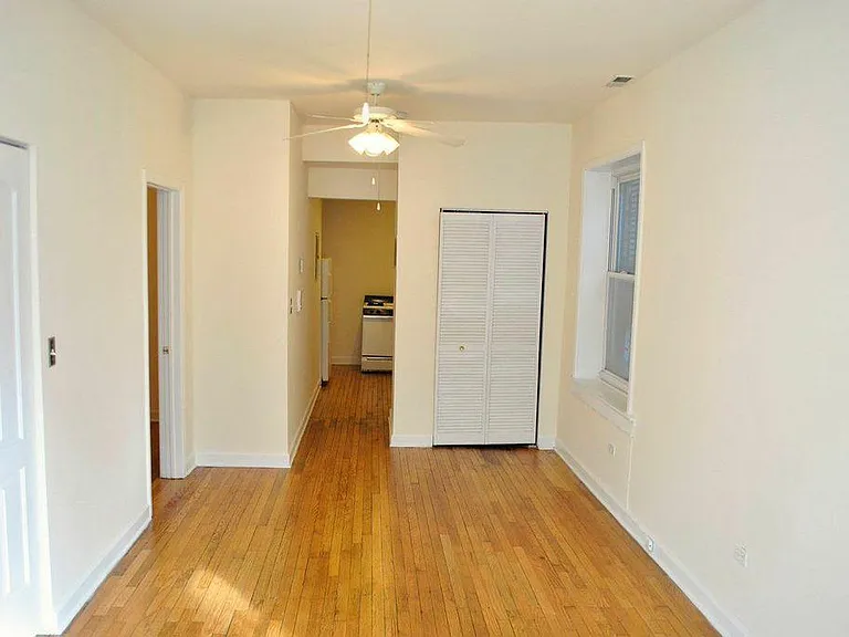 2315 N Greenview Ave #1F — Photo 4