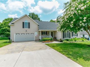 2254 Delaney Dr, Burlington, NC 27215