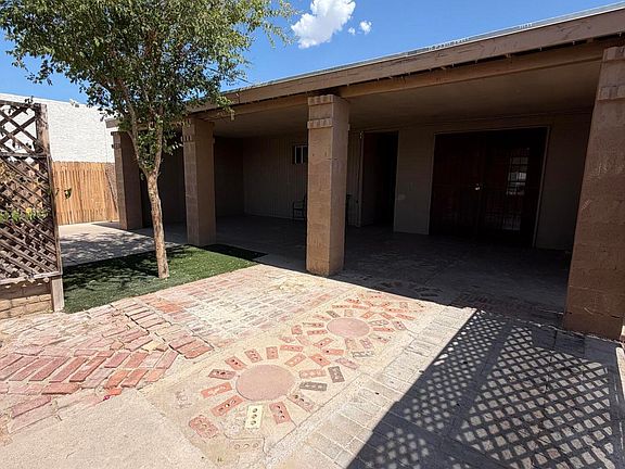 5th image of 546 E LA MIRADA Drive