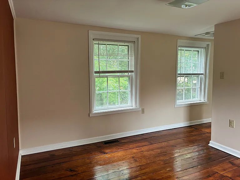 164 S River St #B — Photo 10