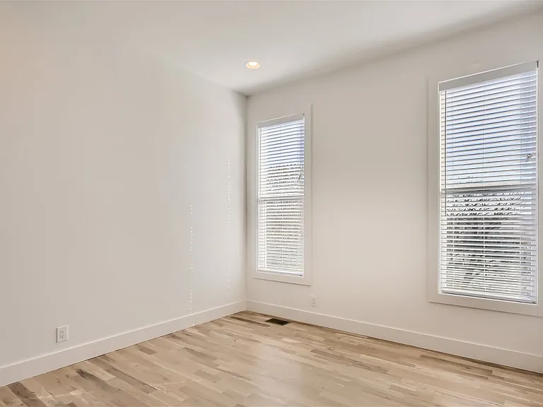 423 Serenity Ln — Photo 24