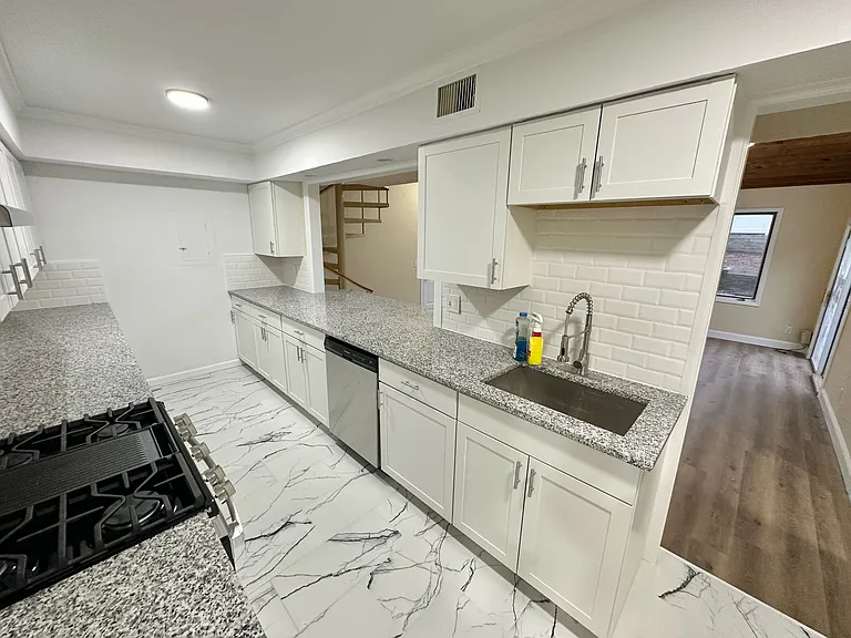 1749 Hillside Pl — Photo 10