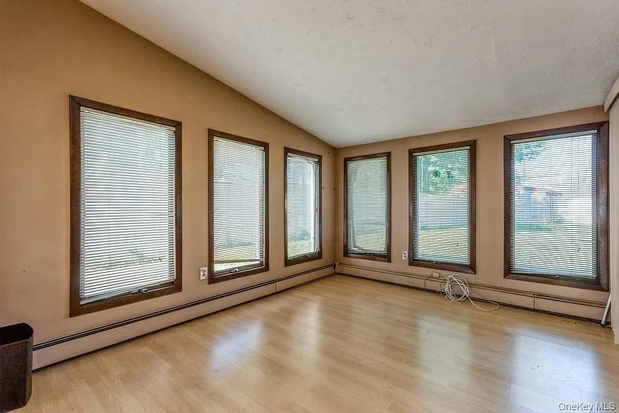 4 bed, 2.0 bath, 1462 sqft, $4,500 — Photo 3