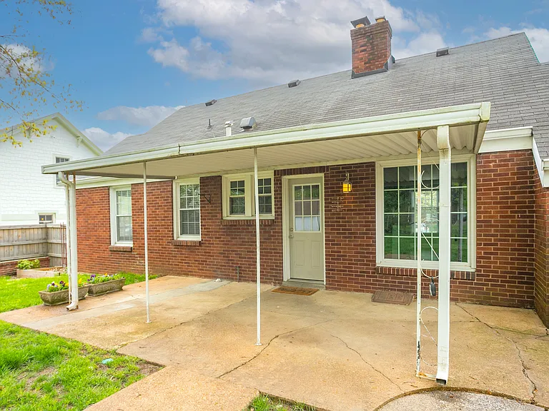 611 Shady Ln — Photo 32