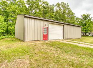 6088 Cherokee Dr, Howard City, MI 49329