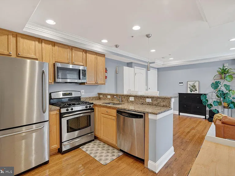 712 Marietta Pl NW #204 — Photo 9