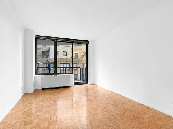 150 East 57th Street image 2 of 7