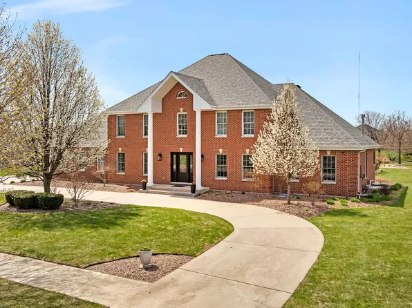 5255 Crescent Green Ct, Morris, IL 60450