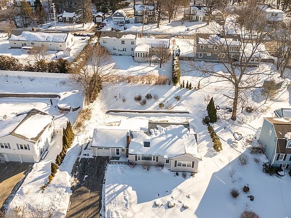 4th image of 23 Cleghorn Ln