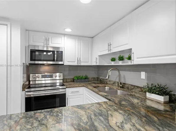 10090 NW 80th Ct APT 1217, Hialeah Gardens, FL 33016