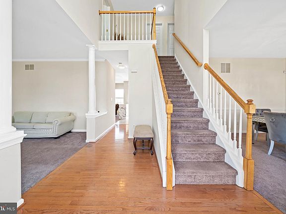 3rd image of 307 Crickle Creek Ln