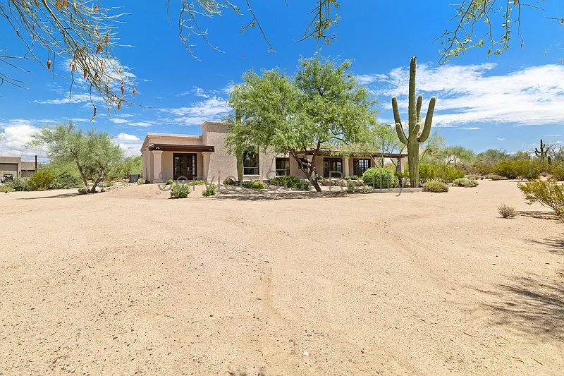 4 bed, 2.5 bath, 3049 sqft, $3,999 — Photo 2