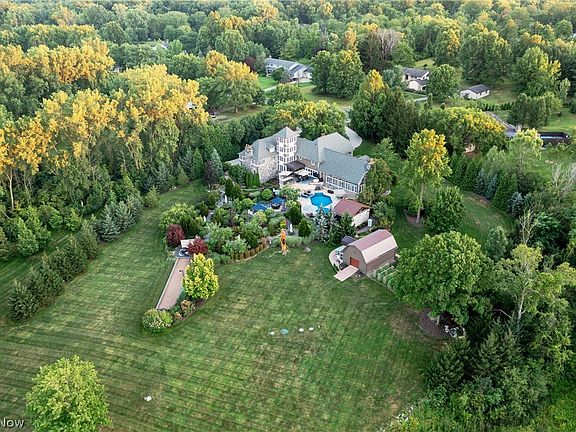 2nd image of 3083 Oxbow Rd