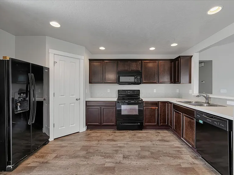 3914 W Meadowpine St — Photo 8