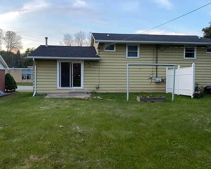1441 Division St — Photo 14
