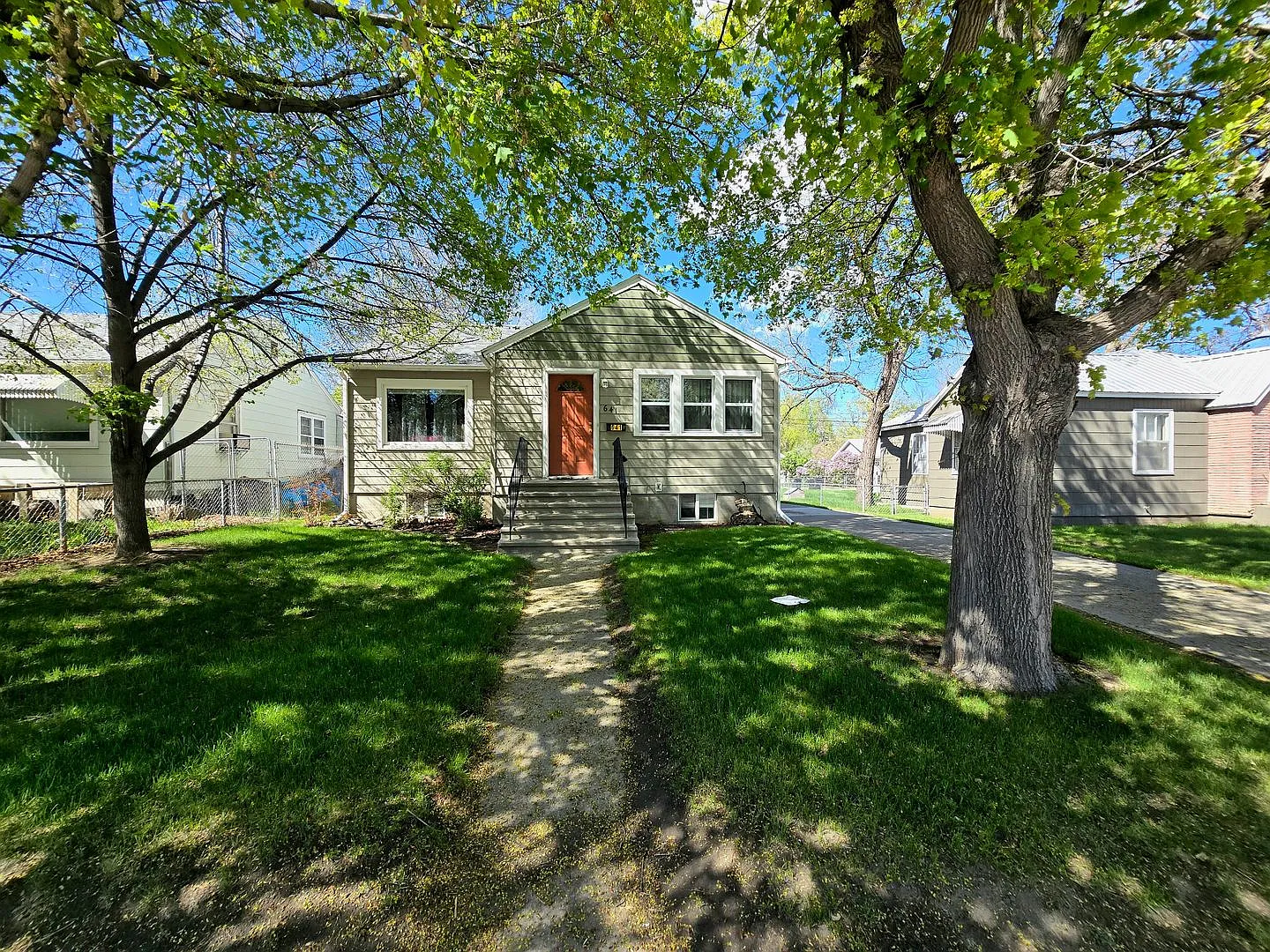 641 & 641 1/2 Broadwater Ave — Photo 1