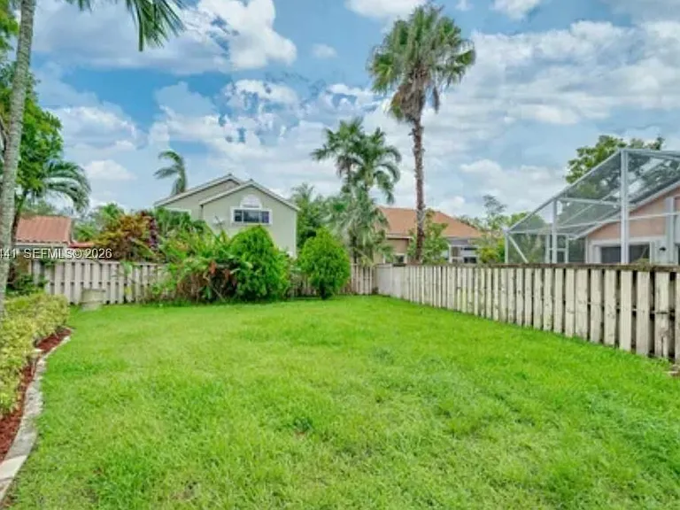 10157 NW 4th St — Photo 35