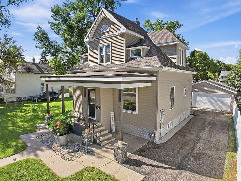 1st image of 718 6th St SW