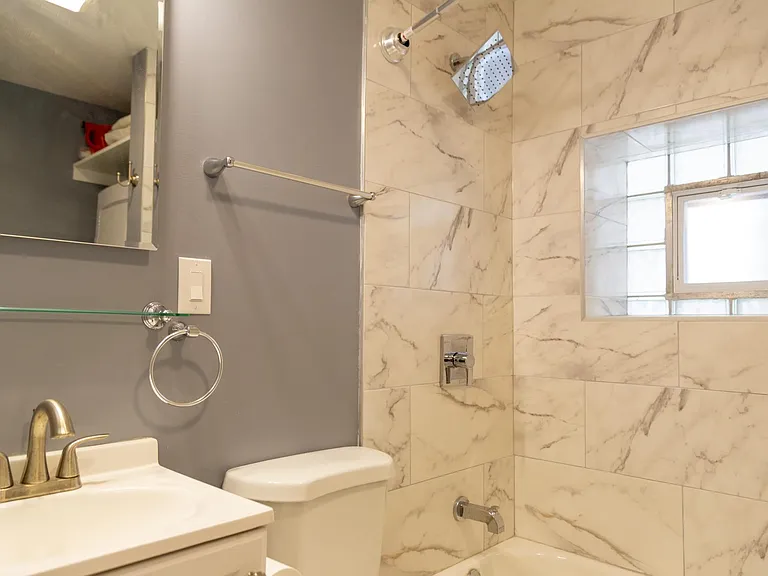1079 N Marshfield Ave #BST — Photo 47
