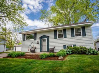 860 Larkdale Row, Wauconda, IL 60084