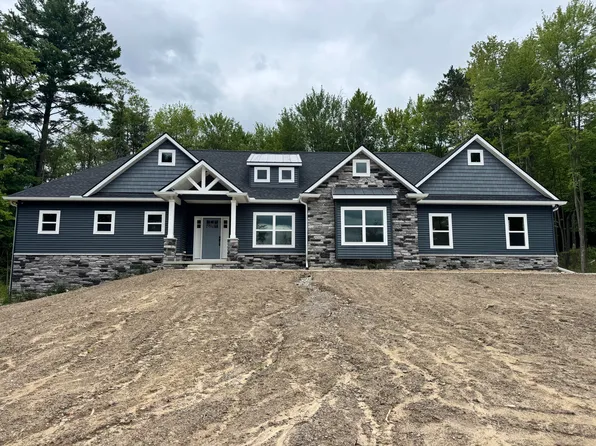 9931 White Tail Dr, Saline, MI 48176