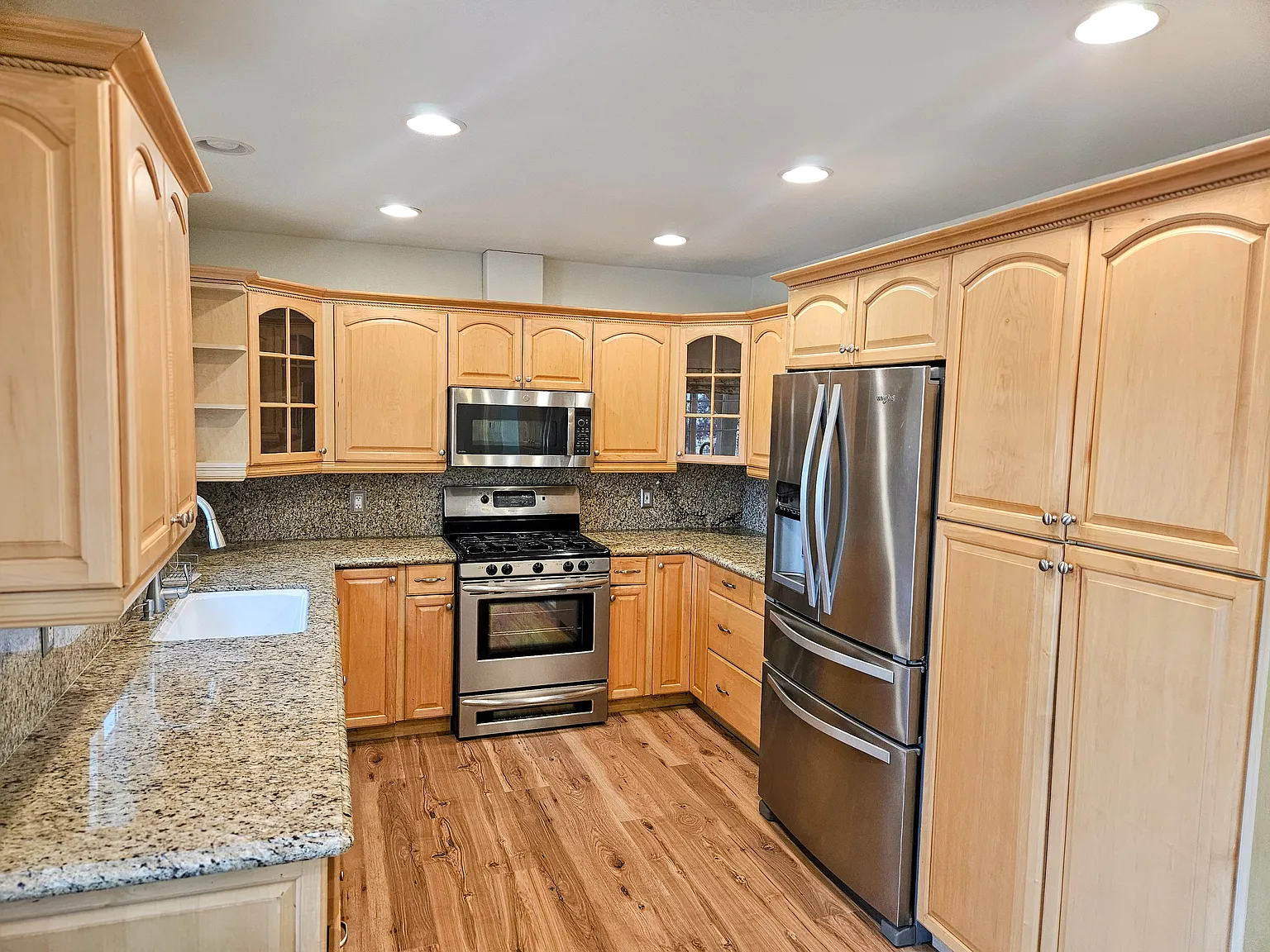 4 bed, 2100 sqft, $3,875 — Photo 2