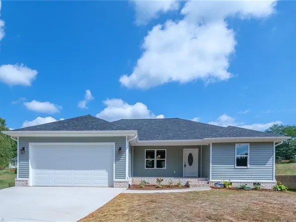 5705 Marshallgate Dr, Winston Salem, NC 27105