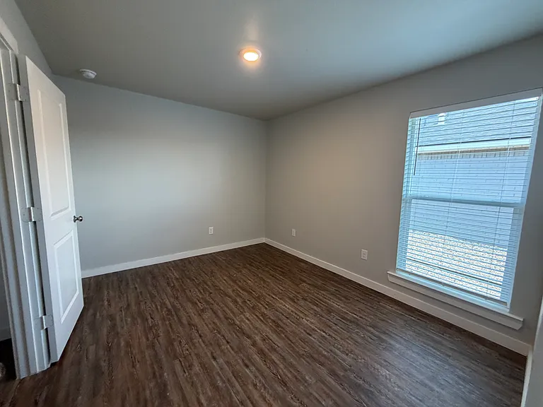 2911 Abbeville Ave — Photo 18