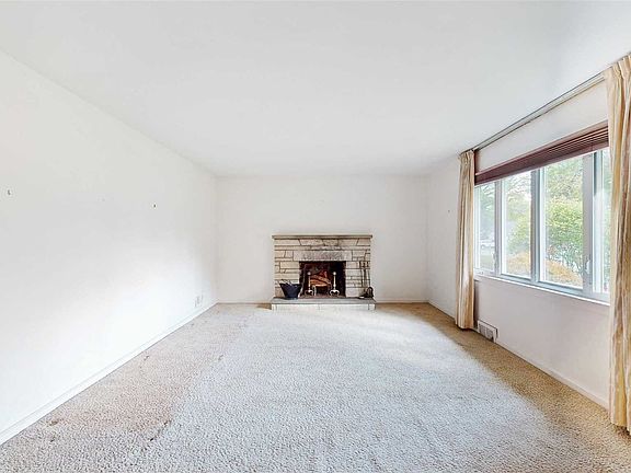 3rd image of 8 Homer Pl