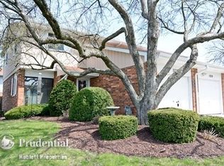 1221 Reading Ct, Wheaton, IL 60189