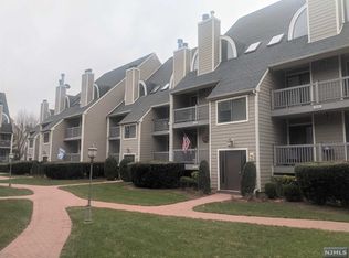 209 River Renaissance, East Rutherford, NJ 07073