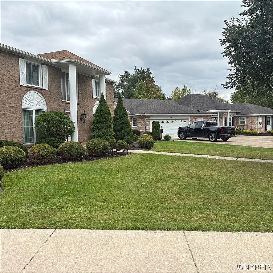 6 bed, 3.5 bath, 3665 sqft, $4,495 — Photo 2
