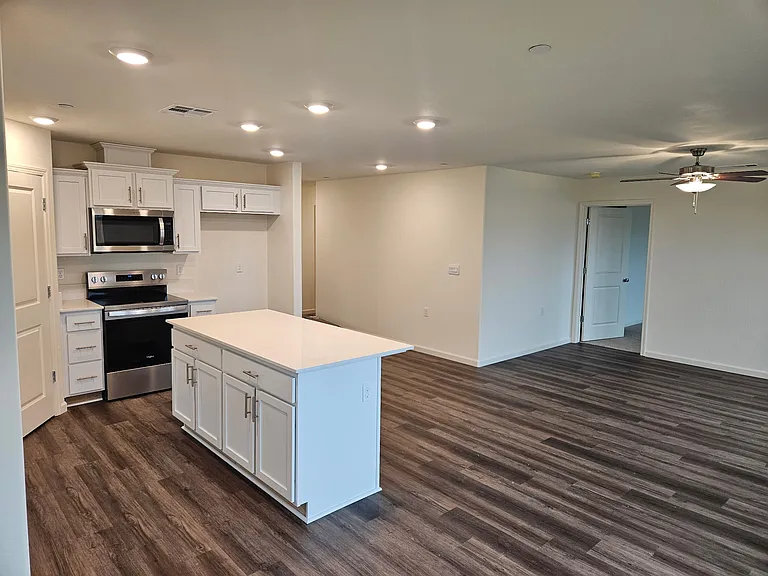 630 Marshall Ln — Photo 4