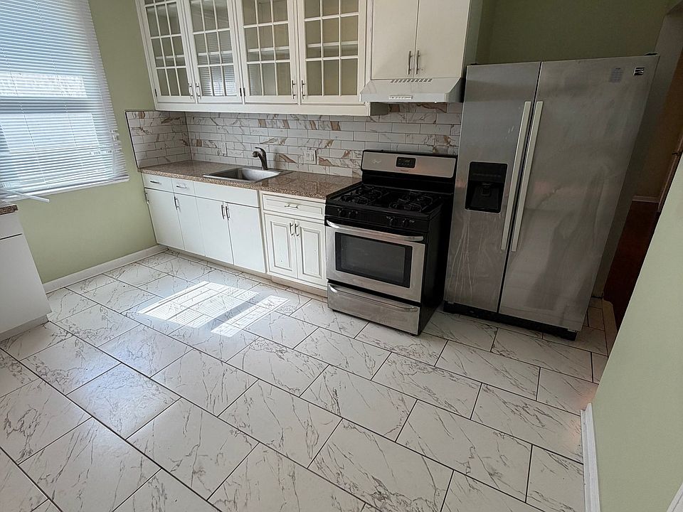 1st image of 14 N Spring St APT 6