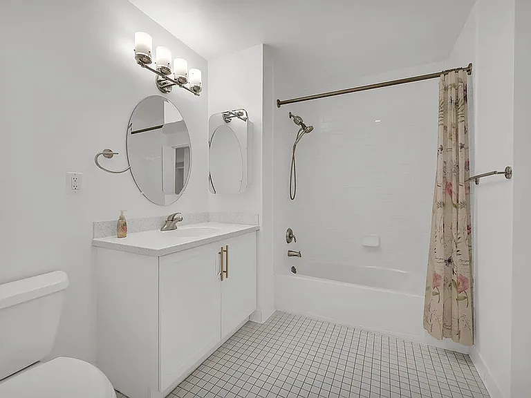 149 Essex St #4D — Photo 7