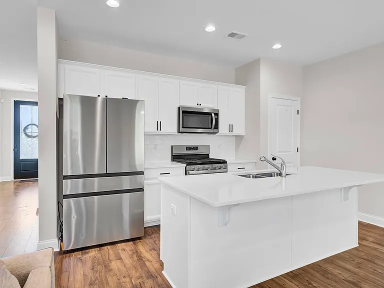 115 Hawthorne Landing Dr — Photo 12