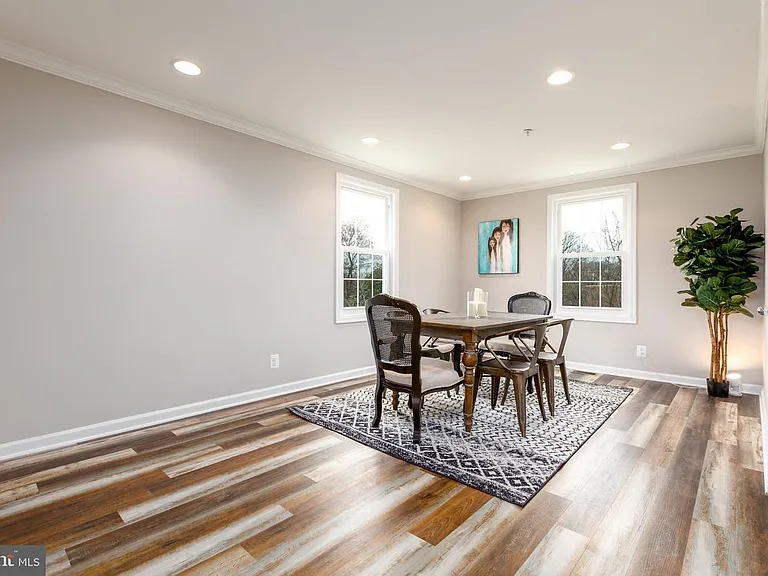 5044 Meade St NE — Photo 13
