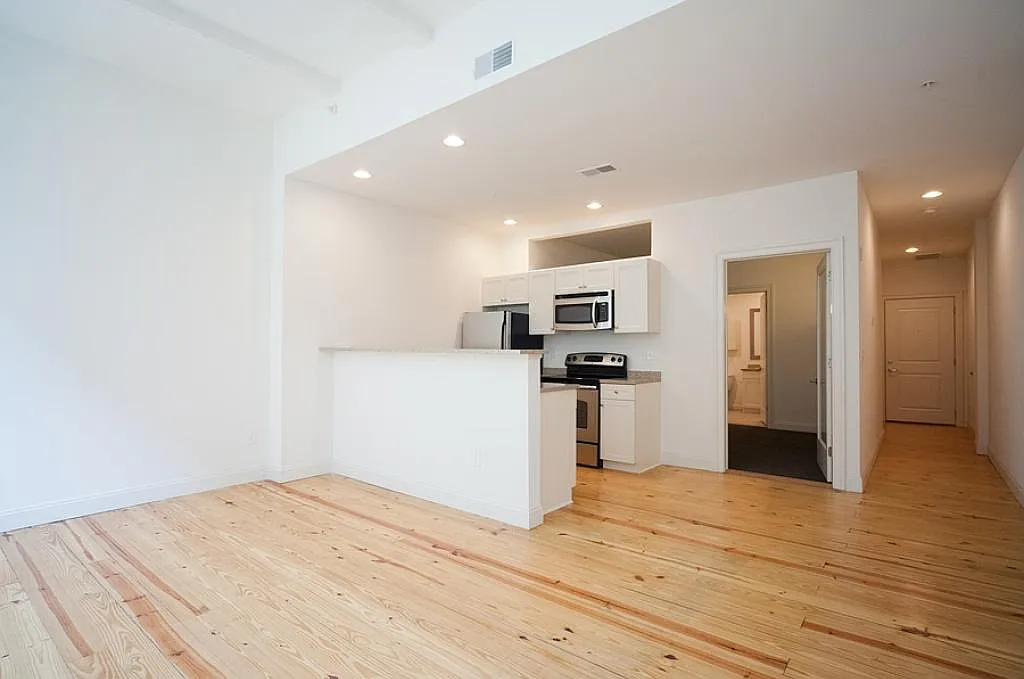 38 CROWN STREET — Photo 2