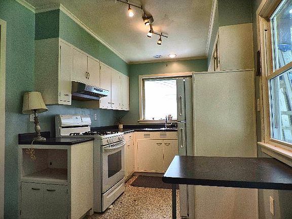 3rd image of 1416 Newland Ave