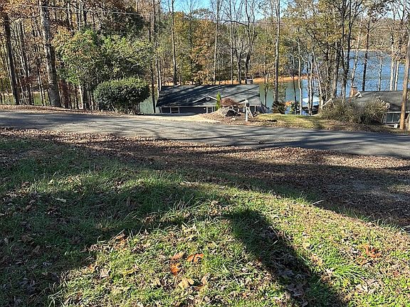5th image of 301 Longview Dr